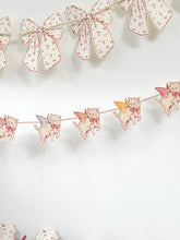 Load image into Gallery viewer, Kitten angles - mini garland