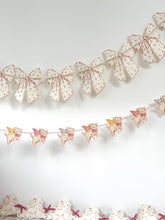 Load image into Gallery viewer, Kitten angles - mini garland