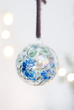 Load image into Gallery viewer, Bauble Blooms - China Blue (round)