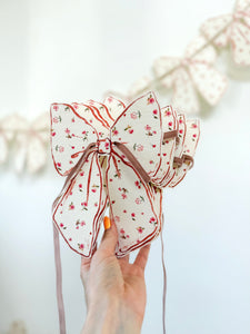 Meadow bow - handmade garland